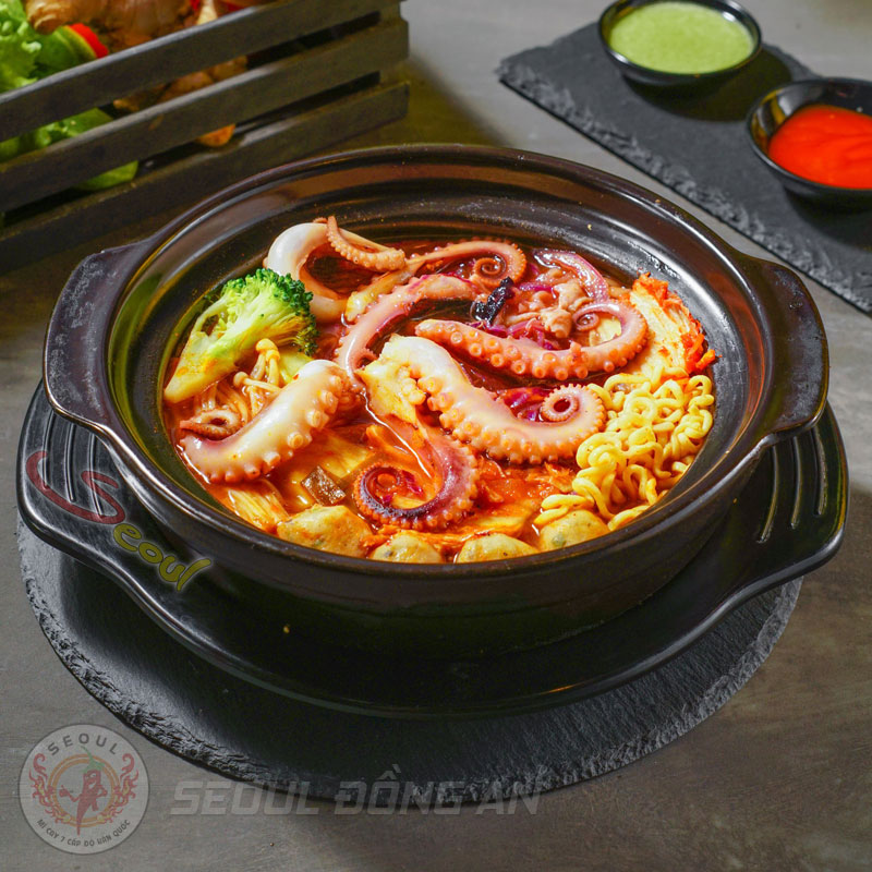 Mì lẩu thái bạch tuộc Seoul